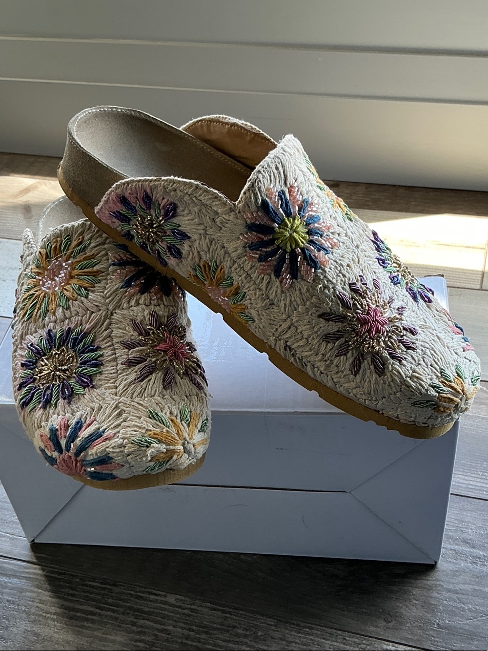 Embroidered Floral Slip-On Mules - Cream sz 39